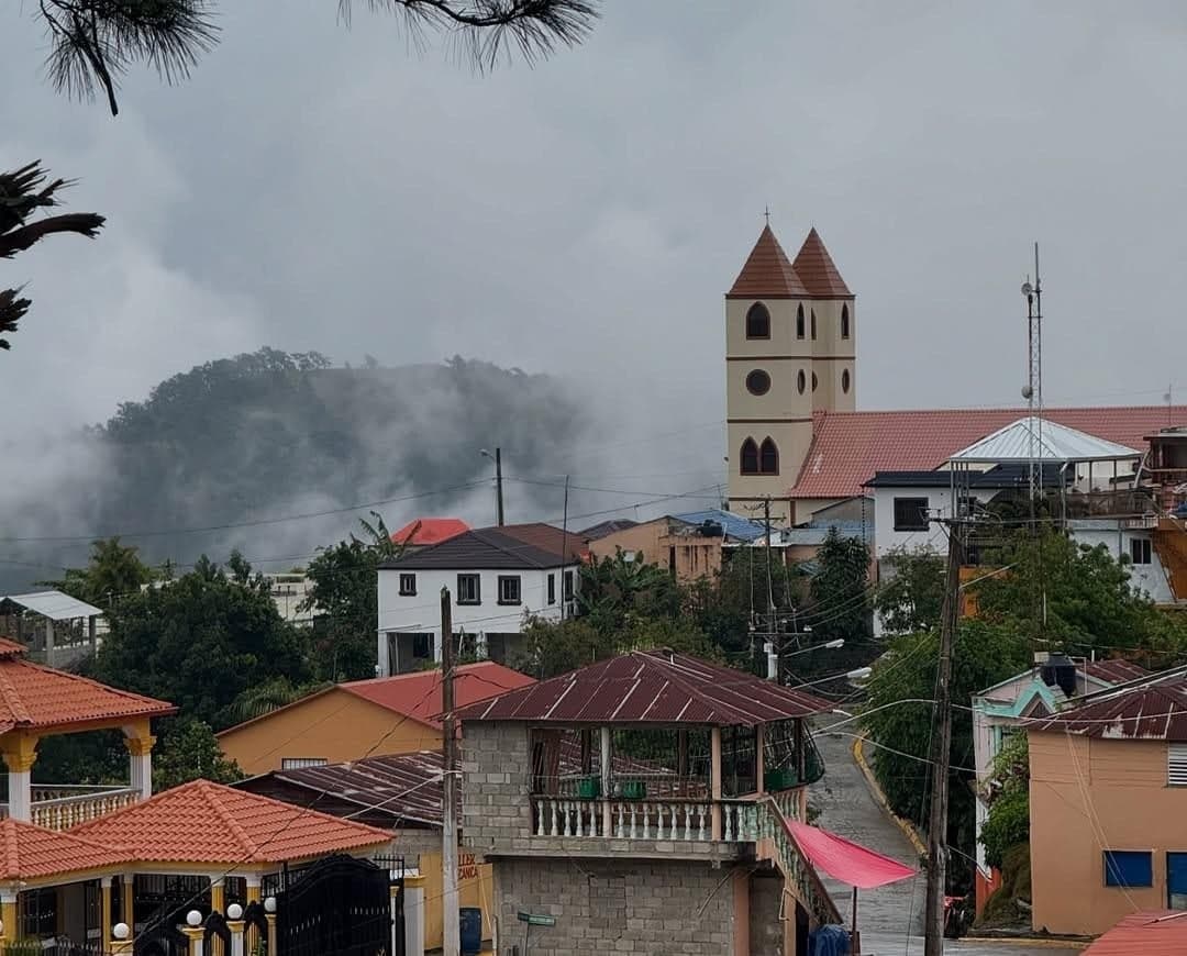 Ruta de senderismo El Bate Bate y Cascada los 3 brazos en Juncalito, San Jose De Las Matas